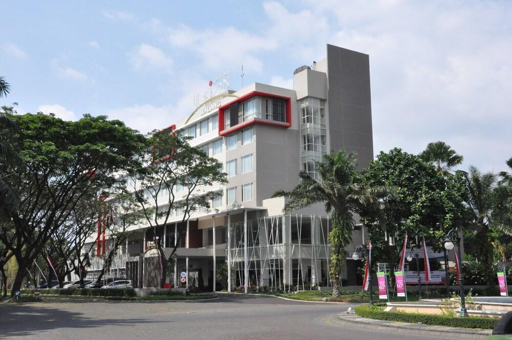 Grand Cakra Hotel Маланг Экстерьер фото