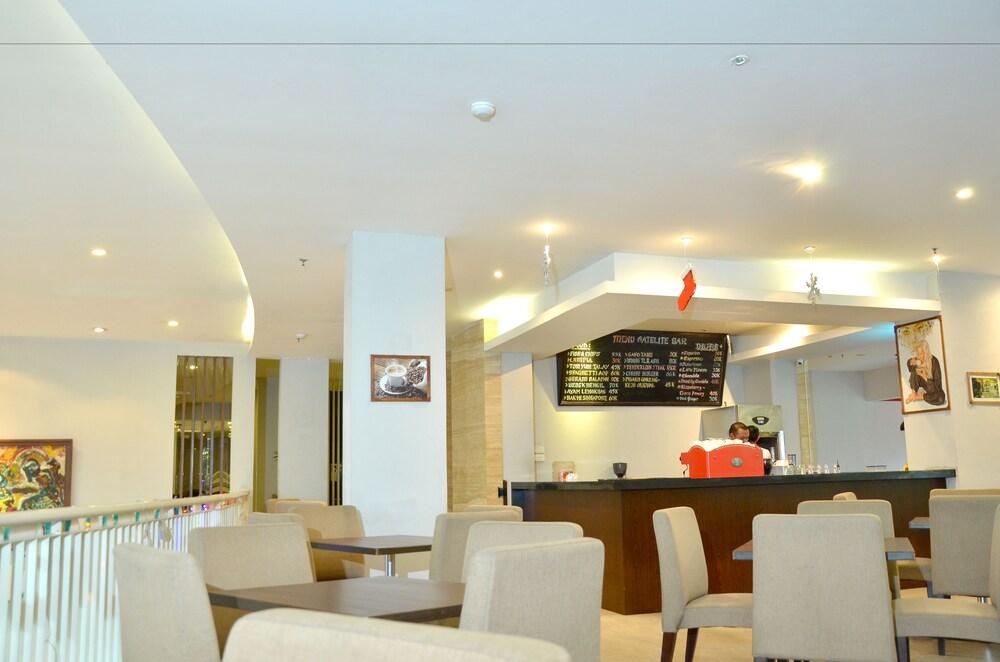 Grand Cakra Hotel Маланг Экстерьер фото