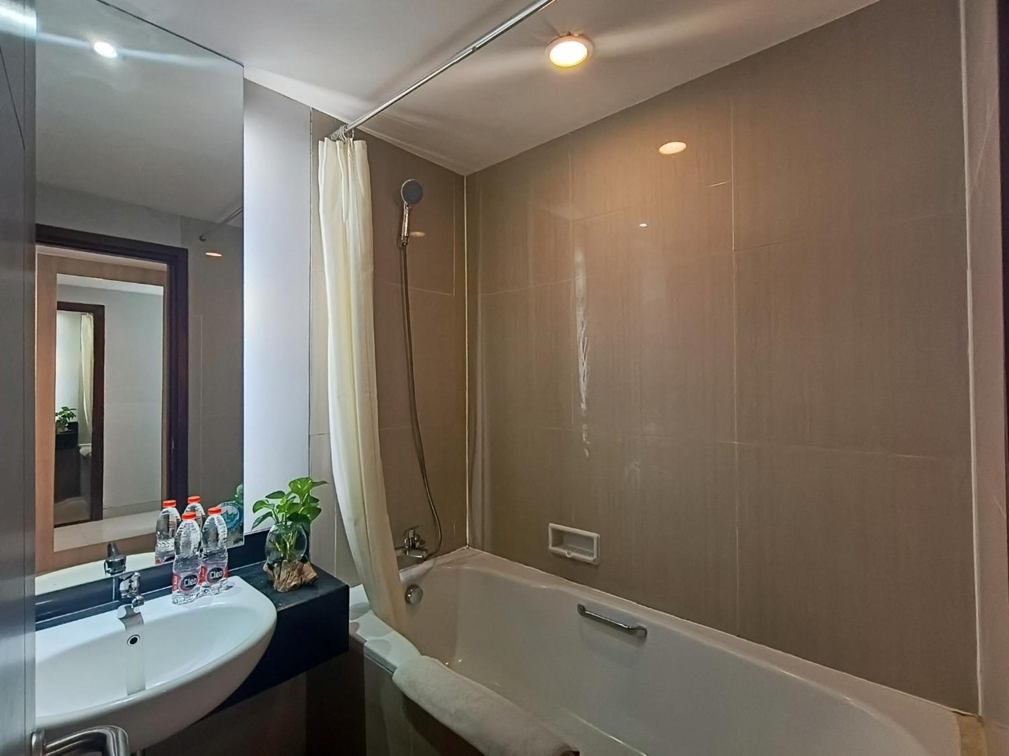 Grand Cakra Hotel Маланг Экстерьер фото