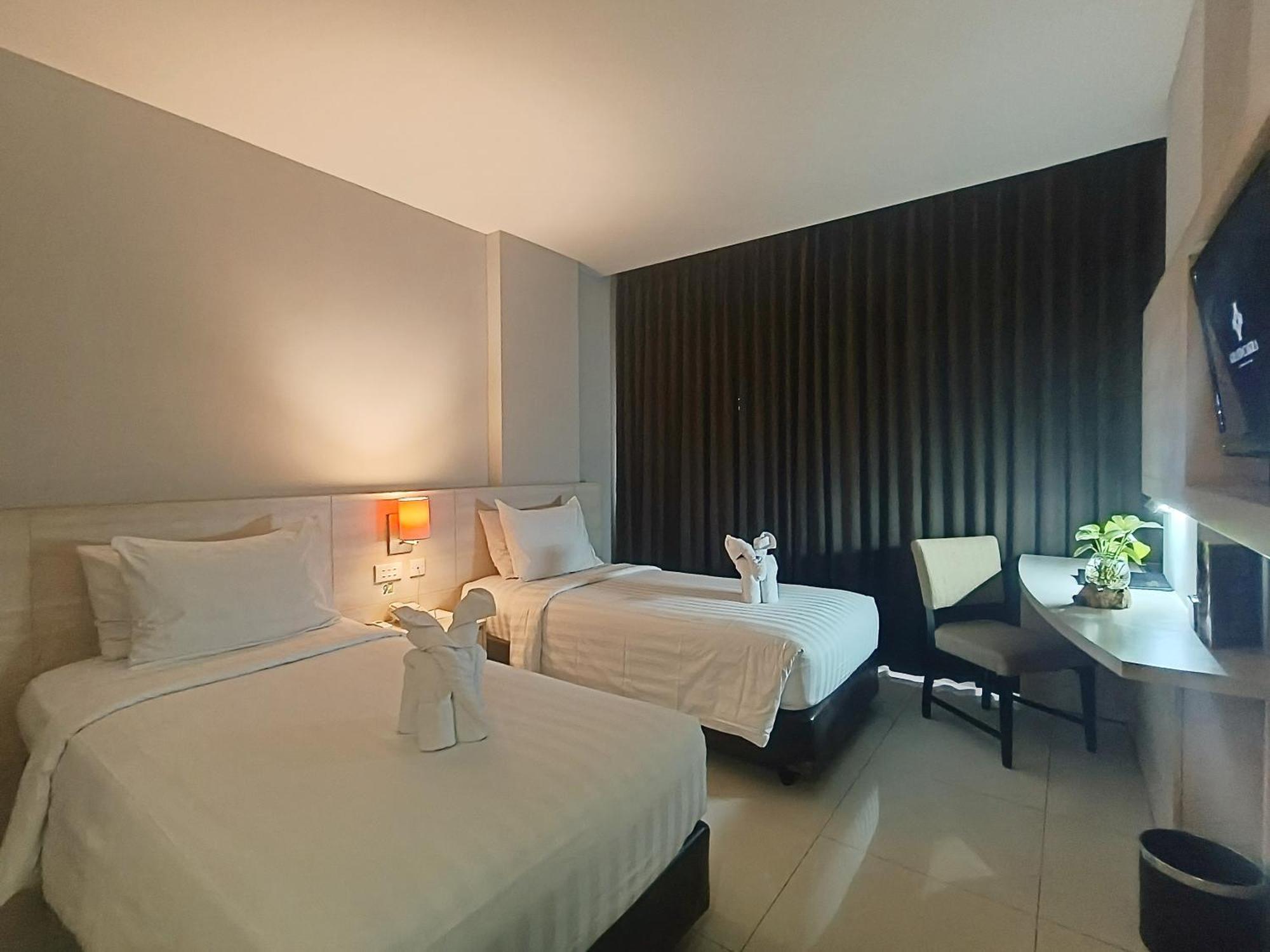 Grand Cakra Hotel Маланг Экстерьер фото