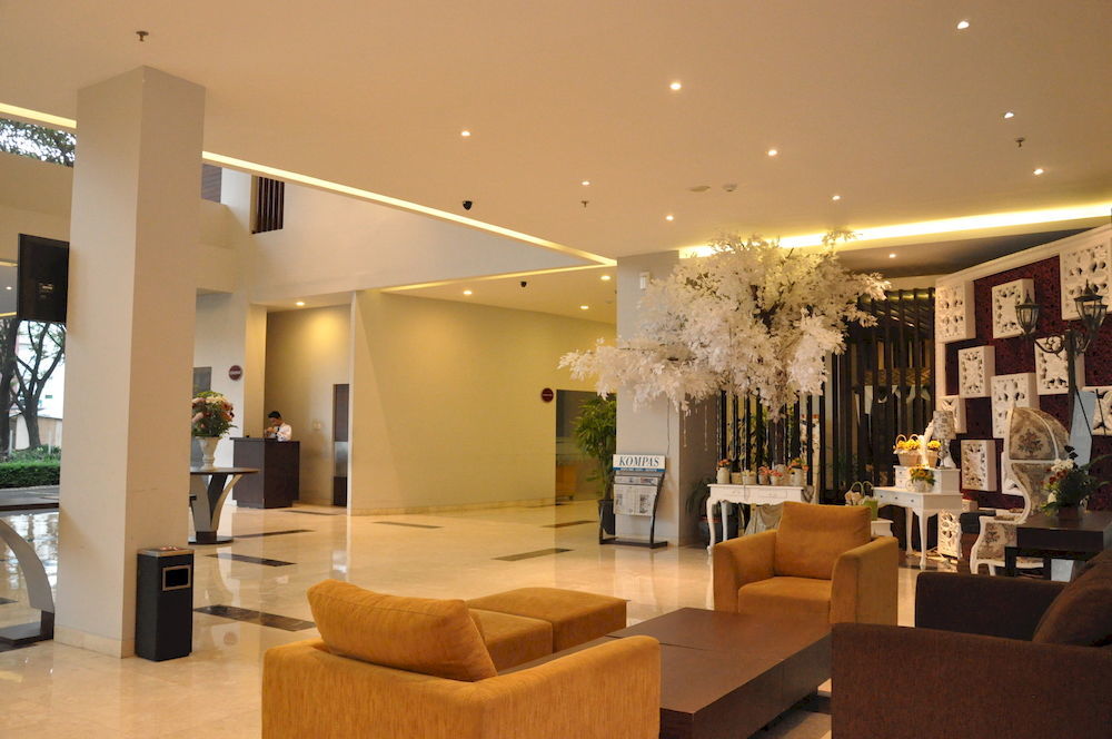 Grand Cakra Hotel Маланг Экстерьер фото
