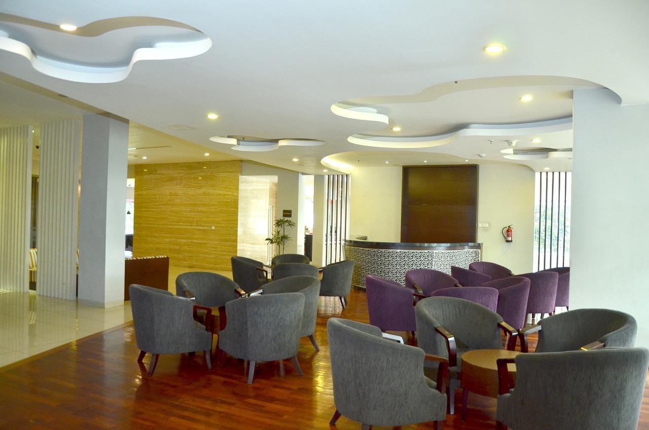 Grand Cakra Hotel Маланг Экстерьер фото