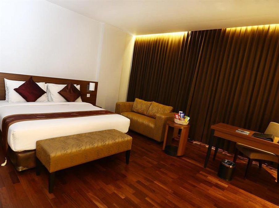 Grand Cakra Hotel Маланг Экстерьер фото