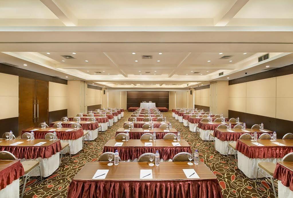 Grand Cakra Hotel Маланг Экстерьер фото